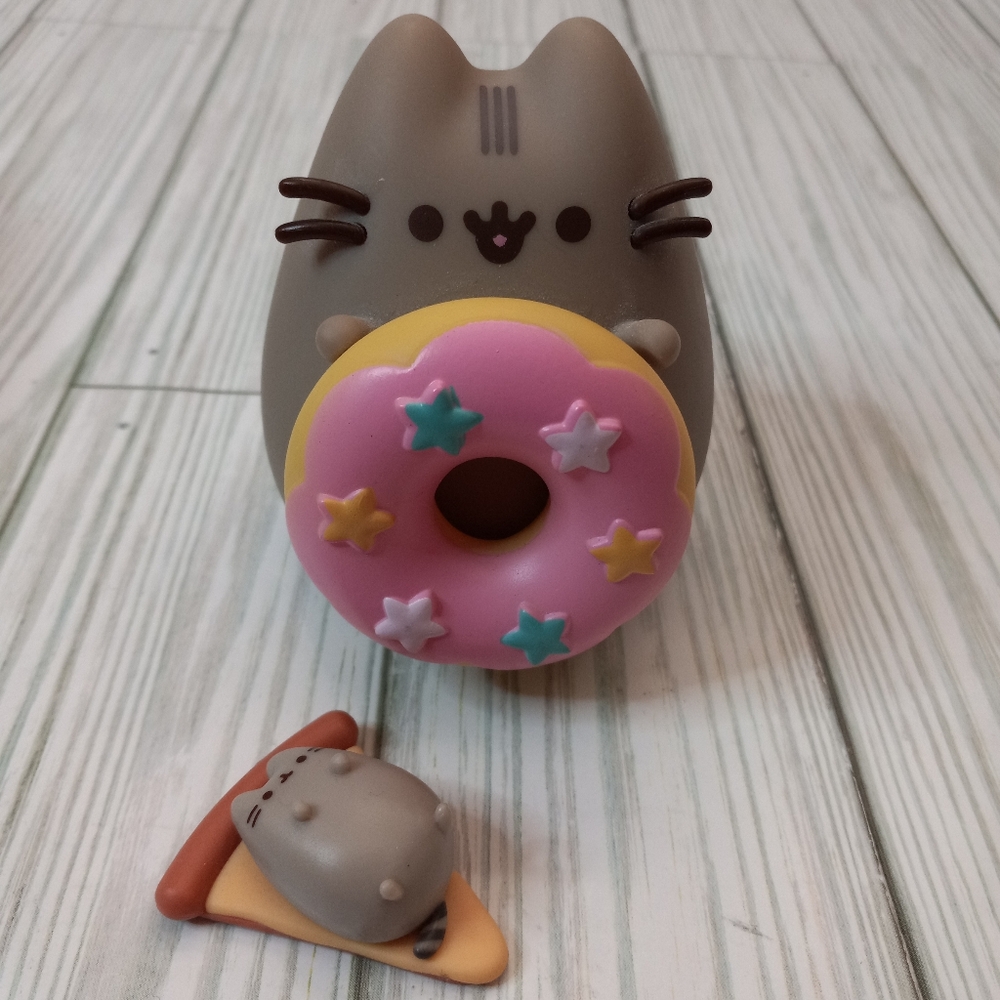 Pusheen Winter 10year Anniversary Donut & Suprise Mini Series 3 Pizza Cat Figure